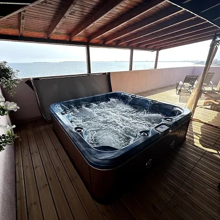 Luxury 3-br & Sky Terrace Апартамент