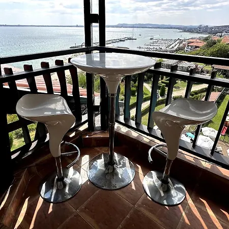 Luxury 3-br & Sky Terrace Апартамент *