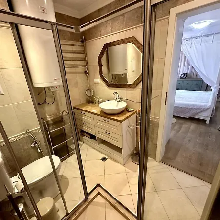 Luxury 3-br & Sky Terrace Апартаменты