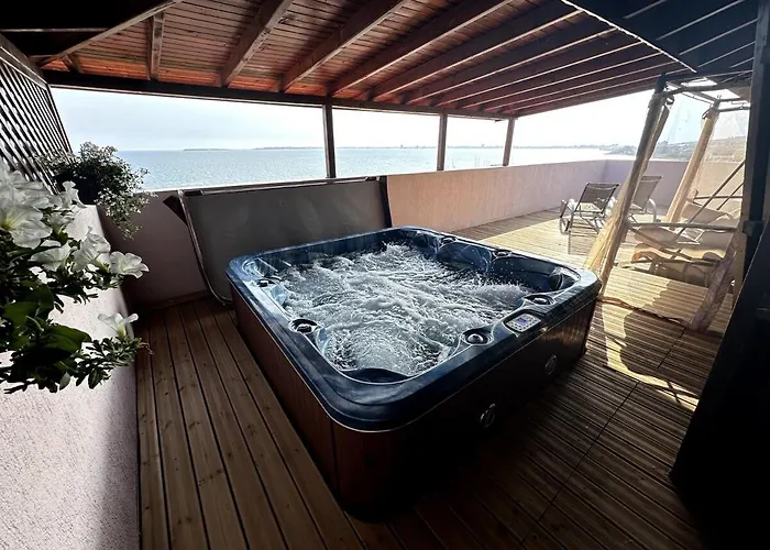 Luxury 3-br & Sky Terrace Apartamento